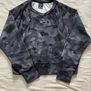 Womens Nike pull over sweat shirt